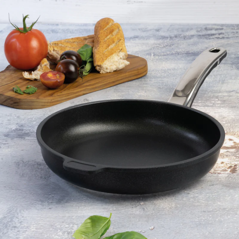 Titanová pánev 32 cm vysoká 4,5 cm BAF Gigant Indukce